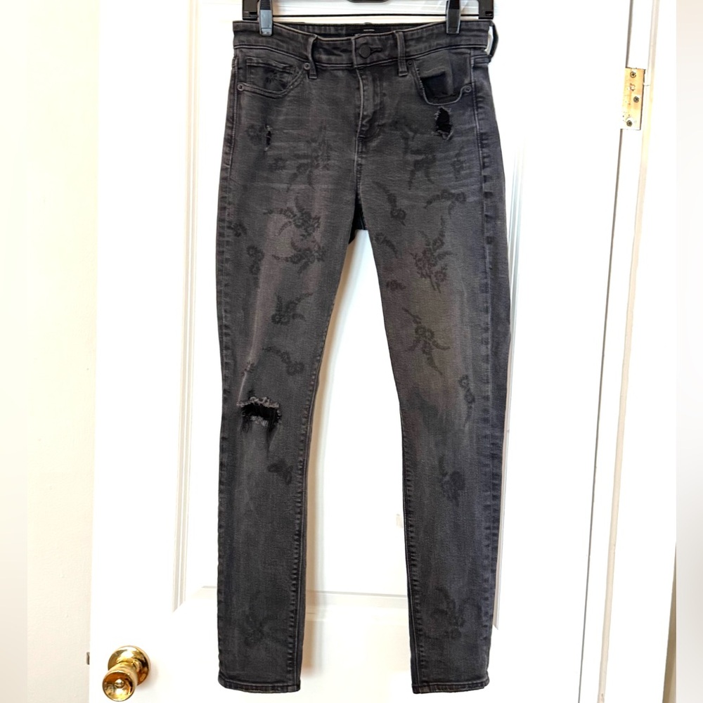 Lucky Brand Skinny Distressed Black Jeans w/ Floral Stitching